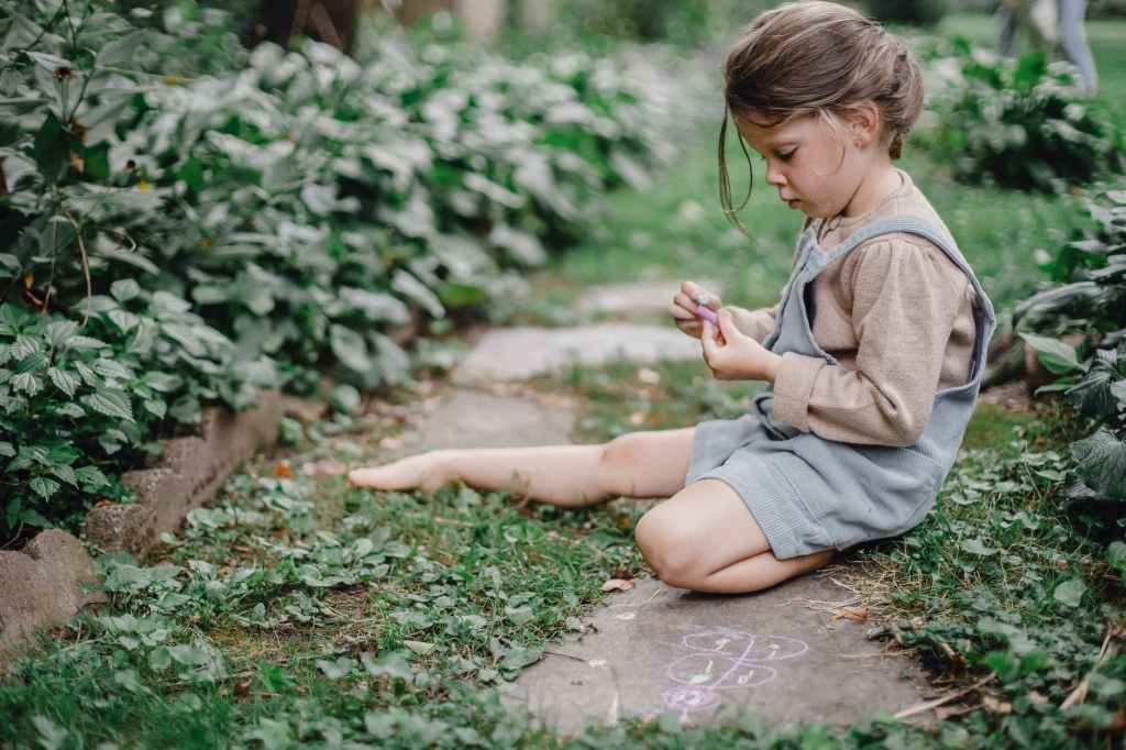 Jak rodzinne prace ogrodowe wpływają do rozwój sensoryczny dziecka.